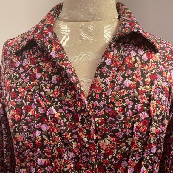 American Rag Blouse size Medium. Smoke free. - Picture 2 of 4